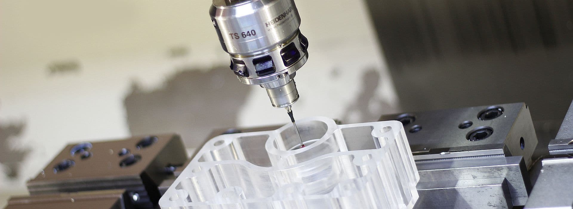 Heidenhain-Messtaster über Aluminium-Werkstück